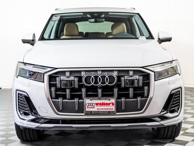 Photo of 2025 Carrara White Audi Q7