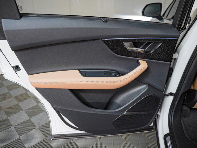 Photo of 2025 Carrara White Audi Q7