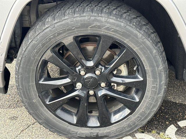 Photo of 2017 Billet Silver Metallic Clearcoat Jeep Grand Cherokee