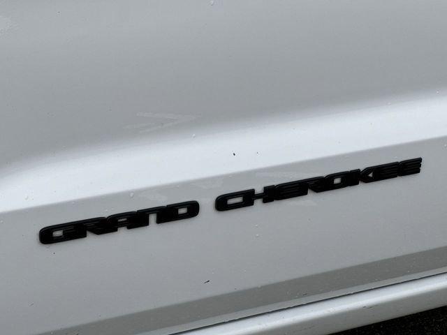 Photo of 2019 Bright White Clearcoat Jeep Grand Cherokee