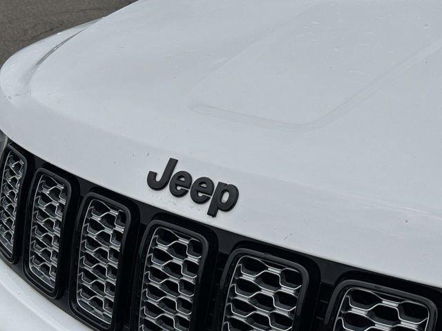 Photo of 2019 Bright White Clearcoat Jeep Grand Cherokee