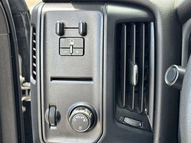 Photo of 2018 Silver Ice Metallic Chevrolet Silverado 1500
