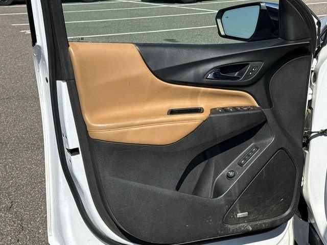 Photo of 2020 Iridescent Pearl Tricoat Chevrolet Equinox
