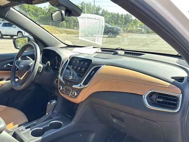 Photo of 2020 Iridescent Pearl Tricoat Chevrolet Equinox