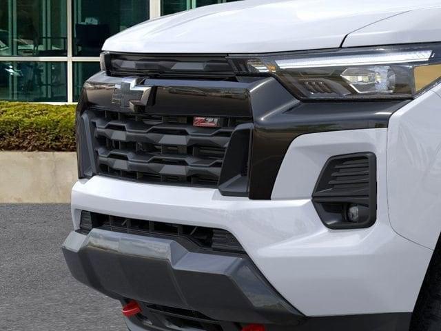 Photo of 2025 Summit White Chevrolet Colorado