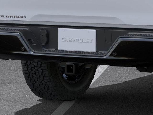 Photo of 2025 Summit White Chevrolet Colorado