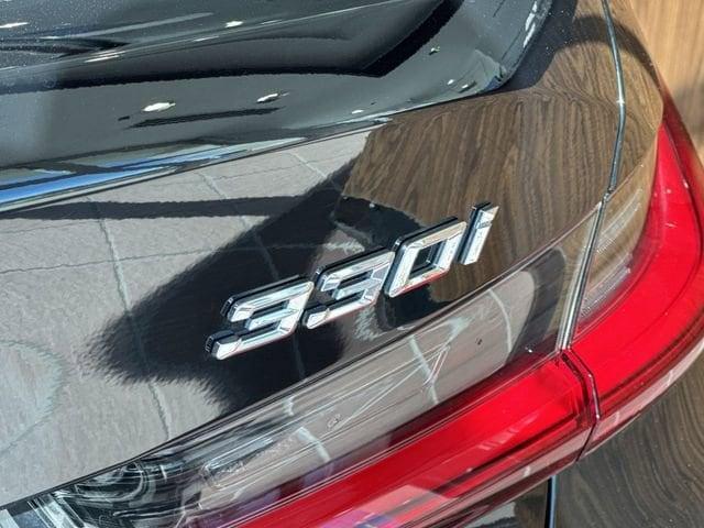 Photo of 2021 Jet Black BMW 330