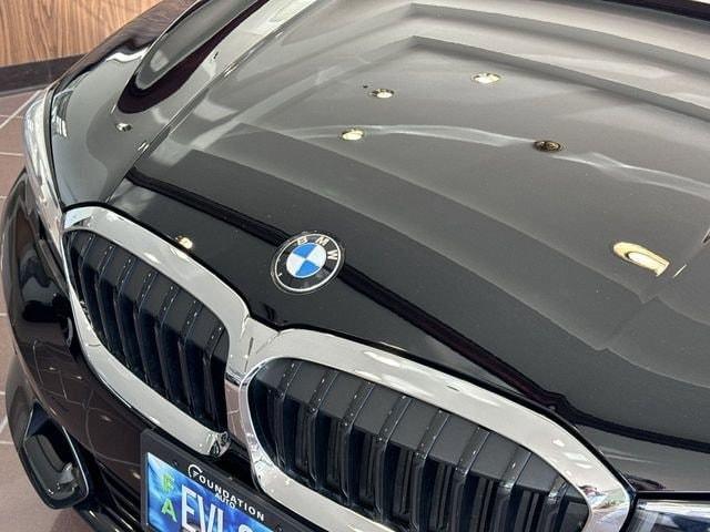Photo of 2021 Jet Black BMW 330