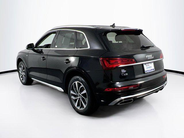 Photo of 2022 Mythos Black Metallic Audi Q5
