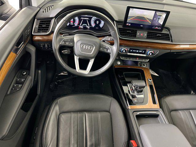 Photo of 2022 Mythos Black Metallic Audi Q5