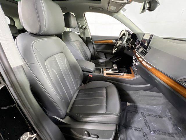 Photo of 2022 Mythos Black Metallic Audi Q5