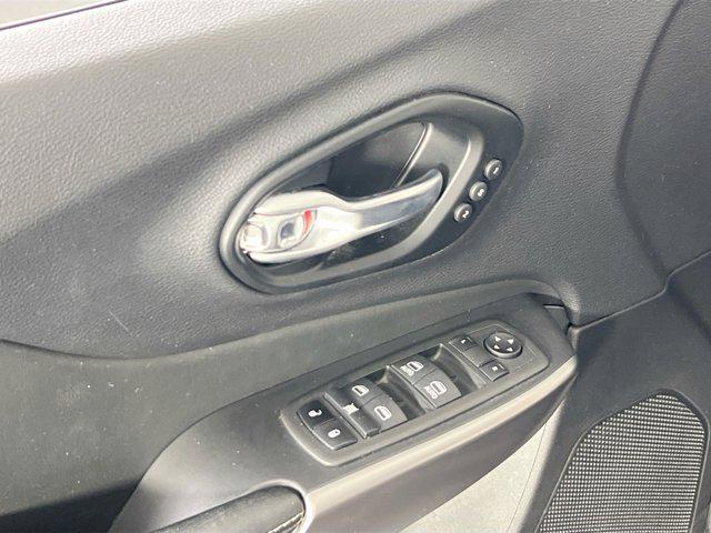 Photo of 2022 Granite Crystal Metallic Clearcoat Jeep Cherokee
