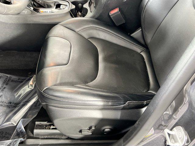 Photo of 2022 Granite Crystal Metallic Clearcoat Jeep Cherokee