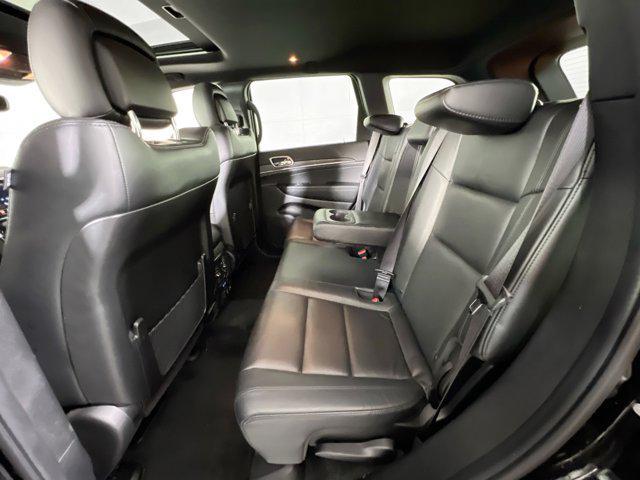 Photo of 2022 Diamond Black Crystal Pearlcoat Jeep Grand Cherokee