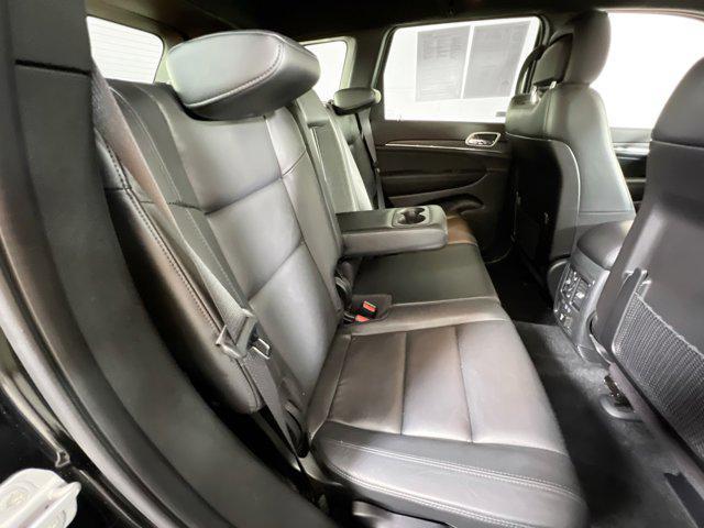 Photo of 2022 Diamond Black Crystal Pearlcoat Jeep Grand Cherokee