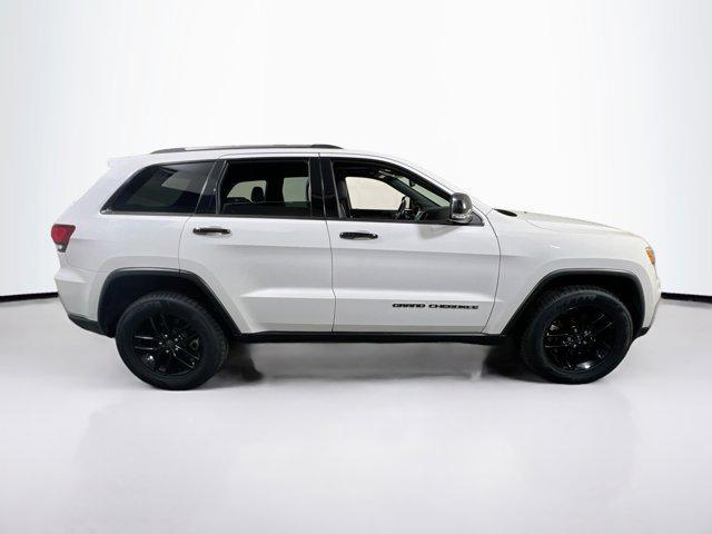 Photo of 2022 Bright White Clearcoat Jeep Grand Cherokee