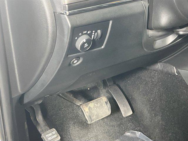 Photo of 2022 Bright White Clearcoat Jeep Grand Cherokee
