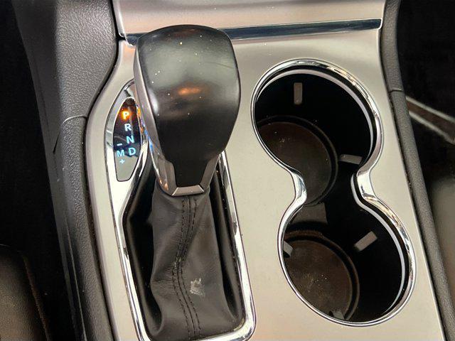 Photo of 2022 Bright White Clearcoat Jeep Grand Cherokee