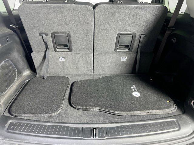 Photo of 2021 Diamond Black Crystal Pearlcoat Jeep Grand Cherokee L