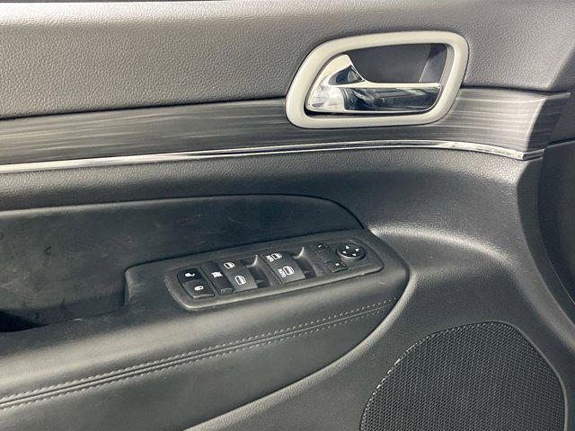 Photo of 2022 Bright White Clearcoat Jeep Grand Cherokee