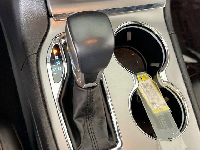 Photo of 2022 Bright White Clearcoat Jeep Grand Cherokee