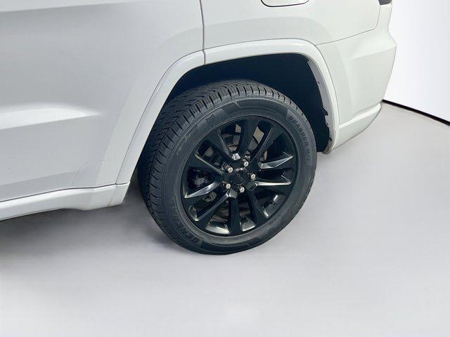 Photo of 2022 Bright White Clearcoat Jeep Grand Cherokee
