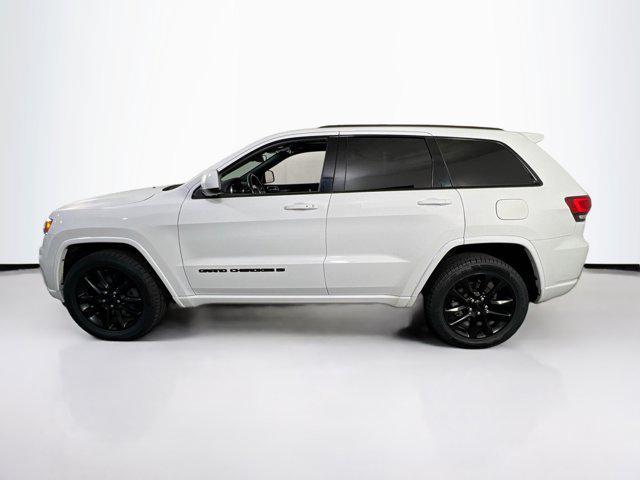 Photo of 2022 Bright White Clearcoat Jeep Grand Cherokee
