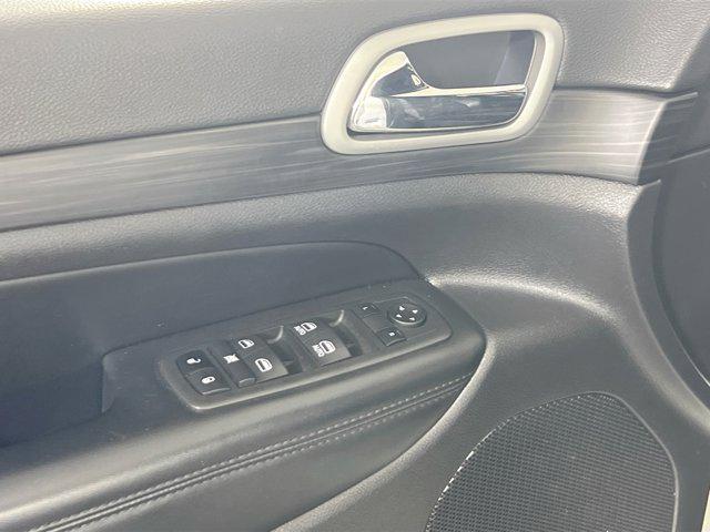 Photo of 2022 Bright White Clearcoat Jeep Grand Cherokee