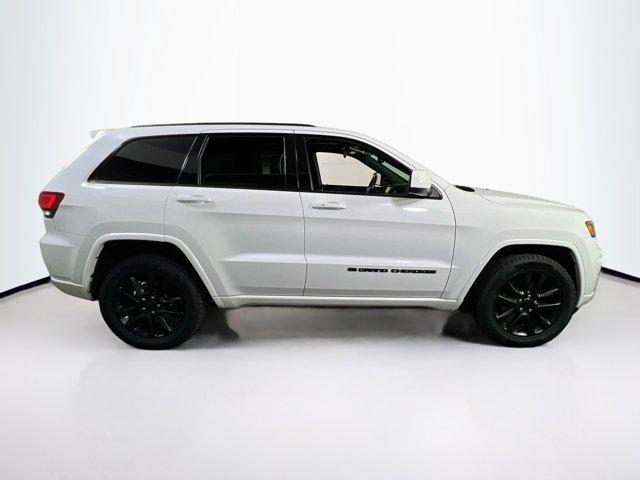 Photo of 2022 Bright White Clearcoat Jeep Grand Cherokee