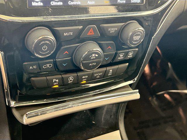 Photo of 2022 Bright White Clearcoat Jeep Grand Cherokee