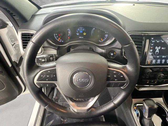 Photo of 2022 Bright White Clearcoat Jeep Grand Cherokee