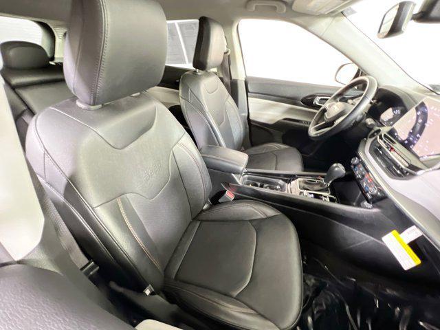 Photo of 2022 Bright White Clearcoat Jeep Compass