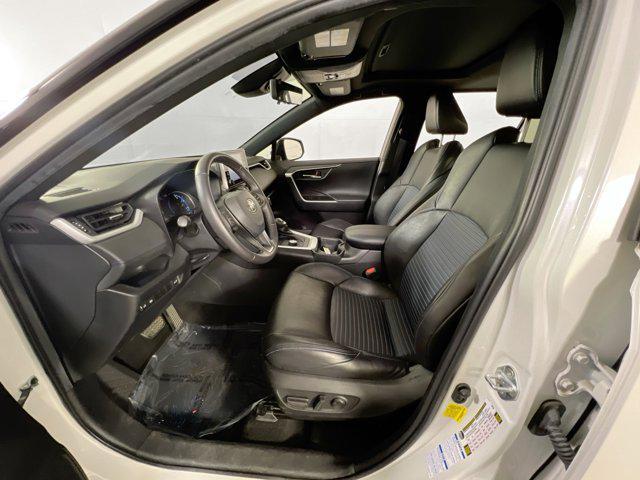 Photo of 2021 Blizzard Pearl/Midnight Black Metallic Toyota RAV4 Hybrid