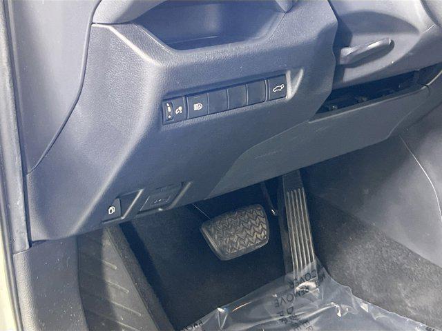 Photo of 2021 Blizzard Pearl/Midnight Black Metallic Toyota RAV4 Hybrid