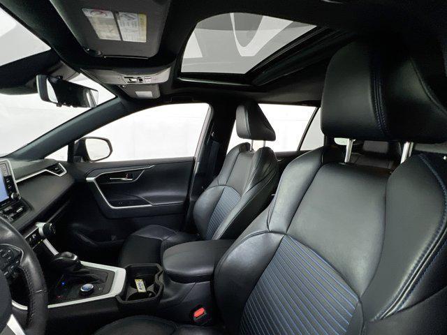 Photo of 2021 Blizzard Pearl/Midnight Black Metallic Toyota RAV4 Hybrid