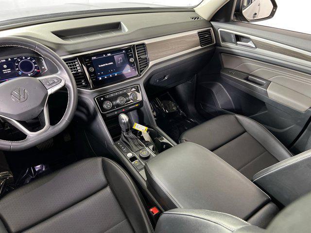 Photo of 2022 Deep Black Pearl Volkswagen Atlas