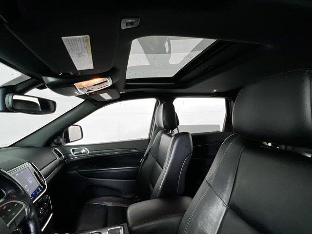 Photo of 2022 Diamond Black Crystal Pearlcoat Jeep Grand Cherokee