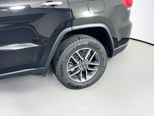Photo of 2022 Diamond Black Crystal Pearlcoat Jeep Grand Cherokee