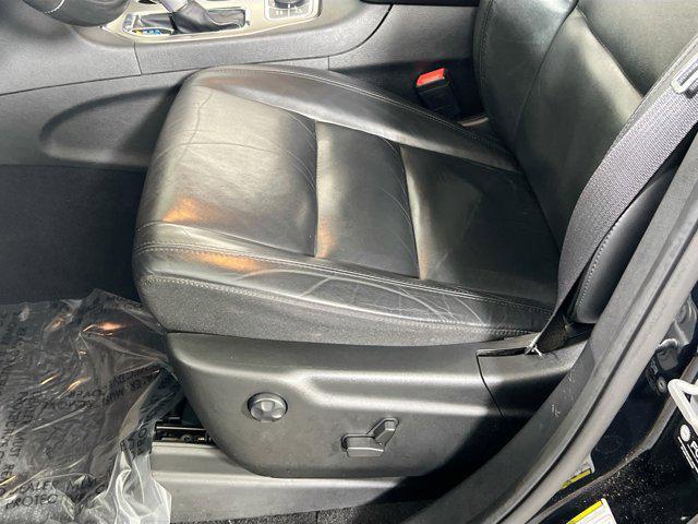 Photo of 2022 Diamond Black Crystal Pearlcoat Jeep Grand Cherokee