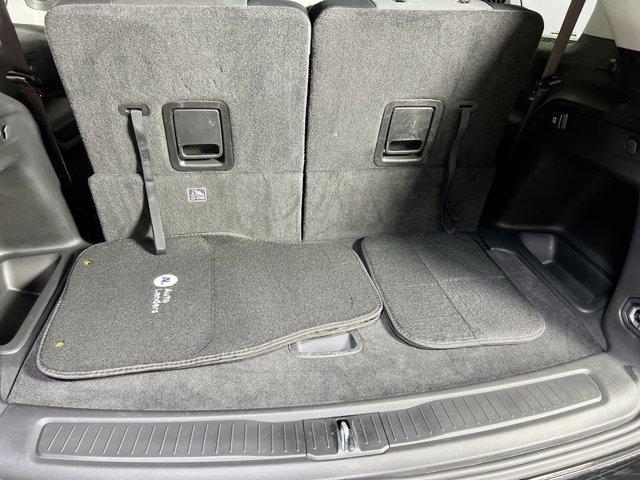Photo of 2021 Diamond Black Crystal Pearlcoat Jeep Grand Cherokee L