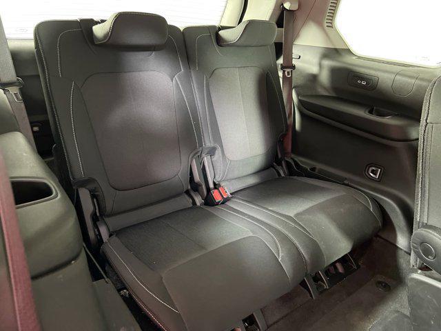 Photo of 2021 Diamond Black Crystal Pearlcoat Jeep Grand Cherokee L