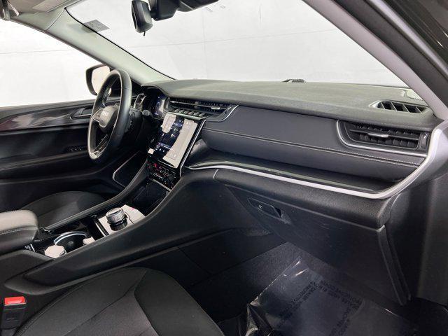 Photo of 2021 Diamond Black Crystal Pearlcoat Jeep Grand Cherokee L
