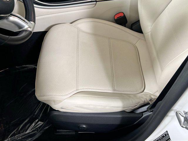 Photo of 2022 Polar White Mercedes-Benz C-Class