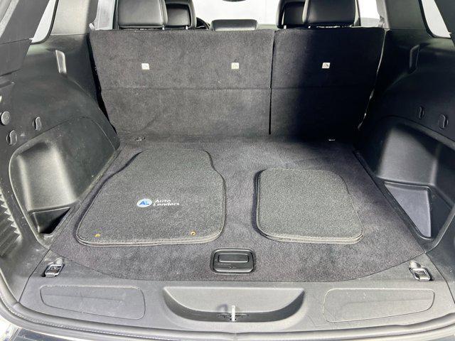 Photo of 2022 Bright White Clearcoat Jeep Grand Cherokee