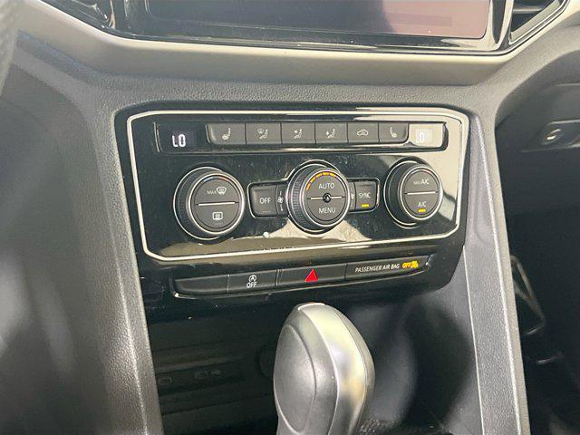 Photo of 2022 Oryx White Pearl Volkswagen Atlas Cross Sport