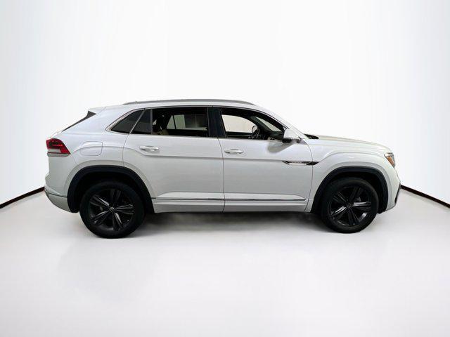 Photo of 2022 Oryx White Pearl Volkswagen Atlas Cross Sport
