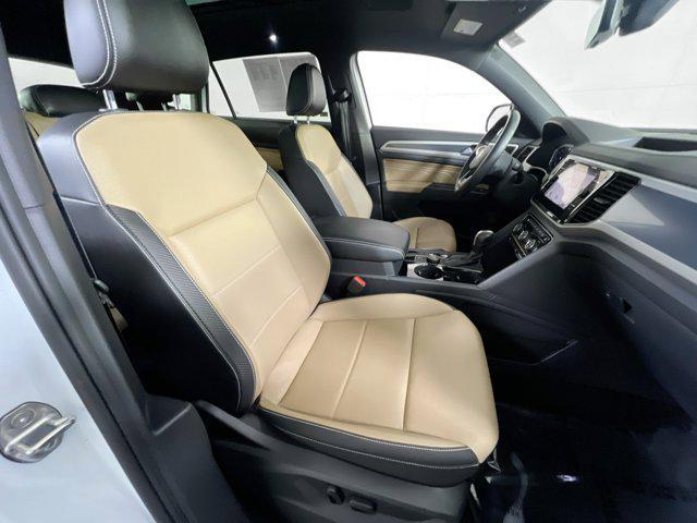 Photo of 2022 Oryx White Pearl Volkswagen Atlas Cross Sport