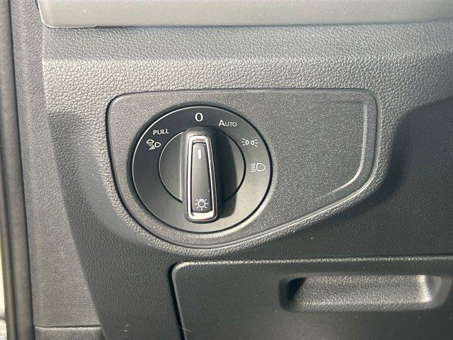 Photo of 2022 Oryx White Pearl Volkswagen Atlas Cross Sport