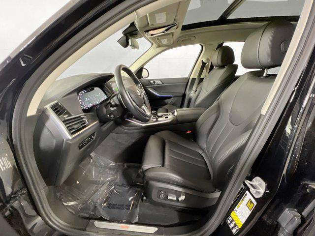 Photo of 2022 Black Sapphire Metallic BMW X7