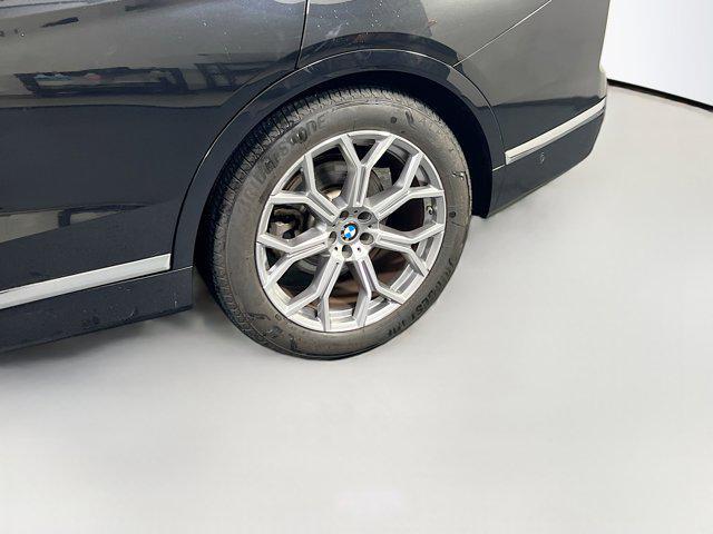 Photo of 2022 Black Sapphire Metallic BMW X7
